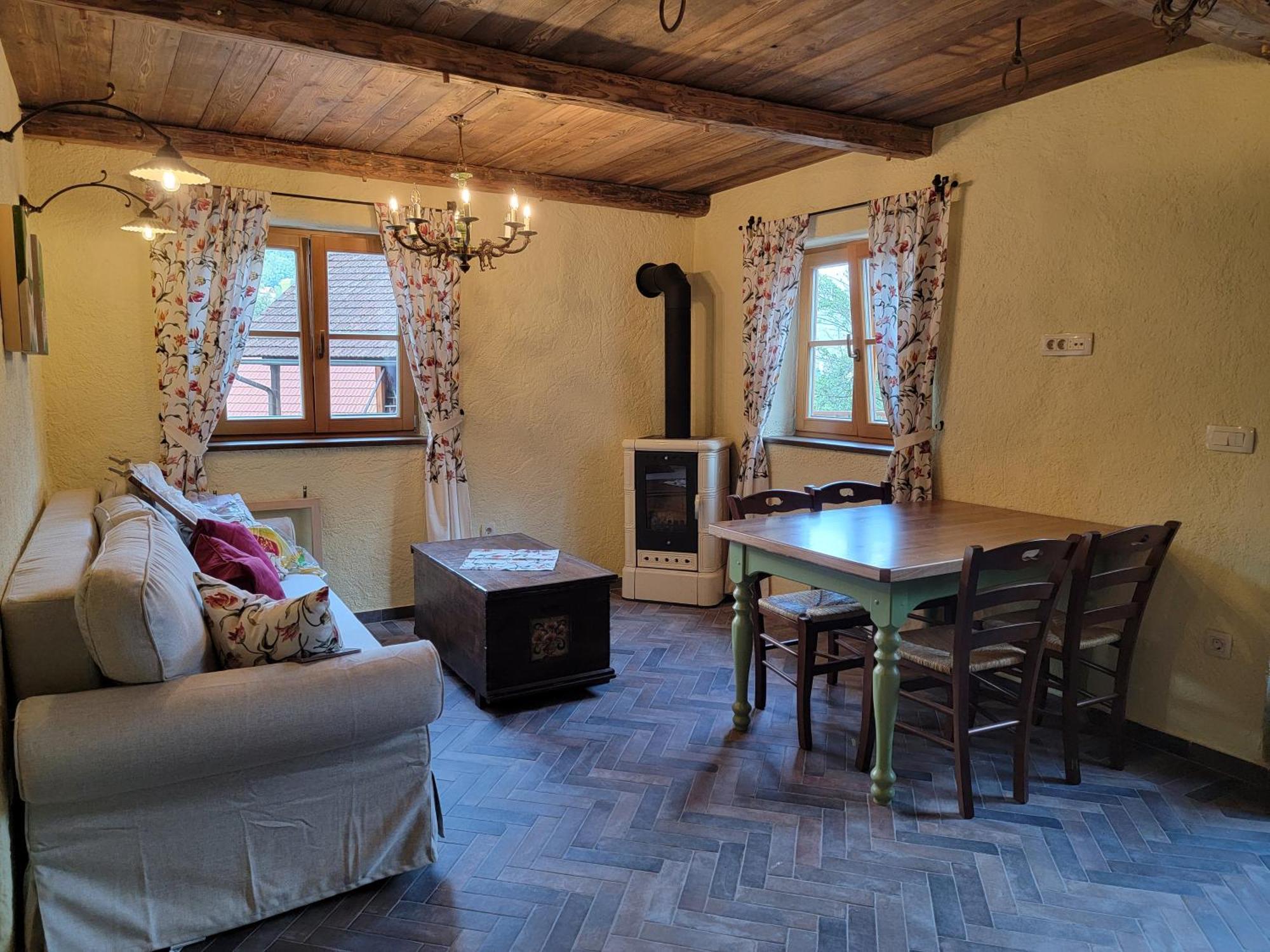 Rose Garden Apartment *